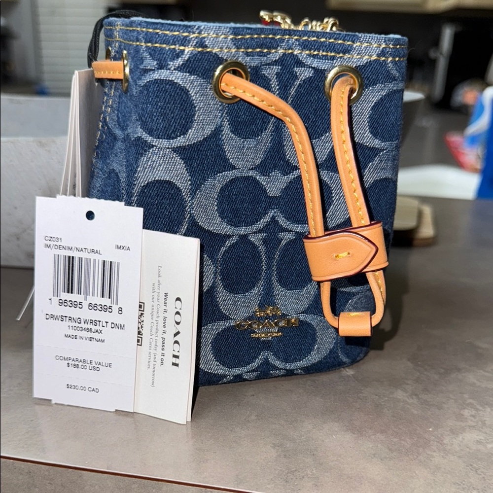 ⭐️SOLD⭐️ Coach Drawstring Wristlet In Signature Denim